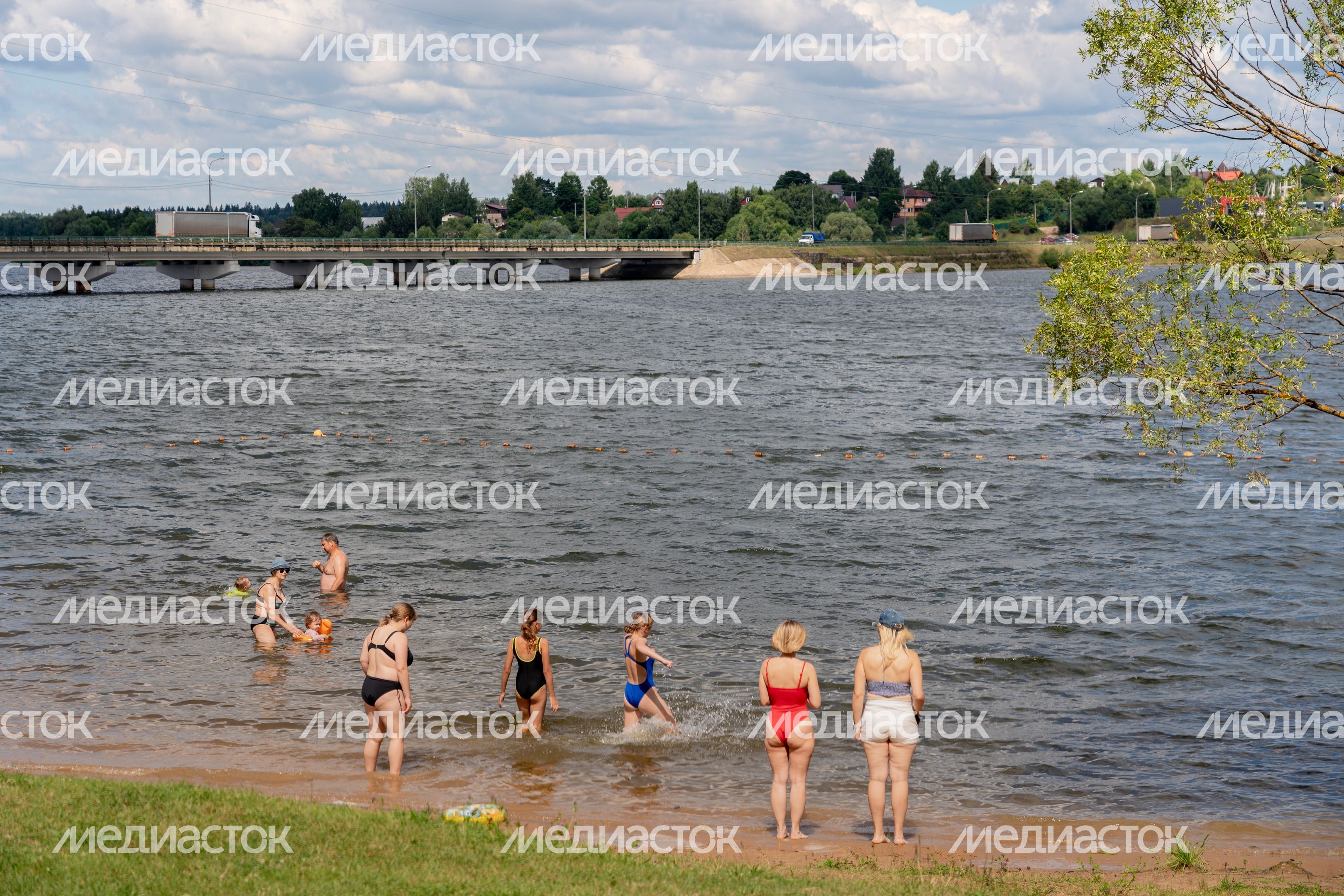 Пляж у Озернинского водохранилища вблизи деревни Нововолково Рузского округа Пляж у Озернинского водохранилища вблизи деревни Нововолково Рузского округа