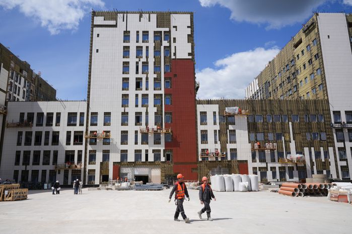 Строители закончили возведение зданий многопрофильной больницы в Балашихе