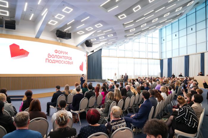 Андрей Воробьев поблагодарил волонтеров за добрые дела и вручил областные награды