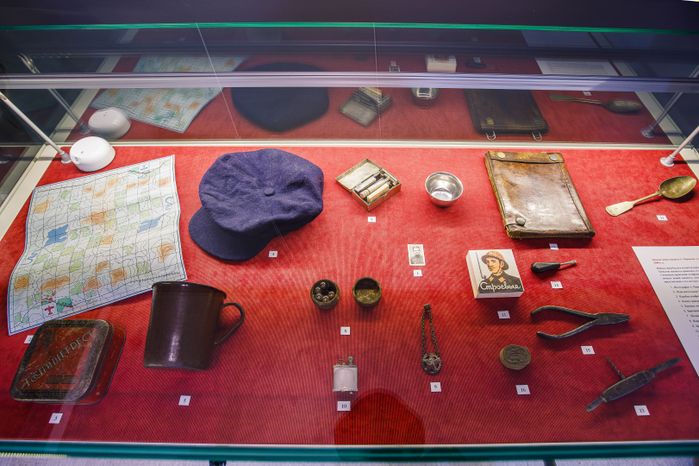 Дмитровский кремль. Историко-патриотическая выставка "Герои столетия"