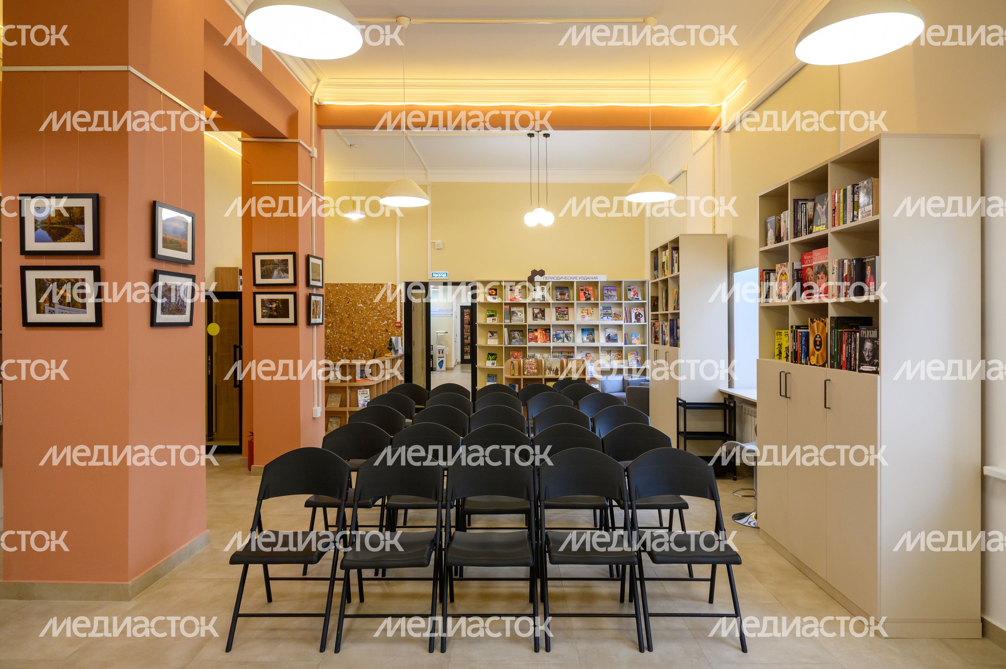 Зал для проведения мероприятий в Центральной библиотеке имени Инны Гофф в Воскресенске после капитального ремонта Зал для проведения мероприятий в Центральной библиотеке имени Инны Гофф в Воскресенске после капитального ремонта
