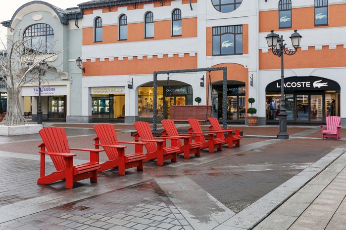 Торговый центр «Outlet Village Белая Дача» в Котельниках осенью