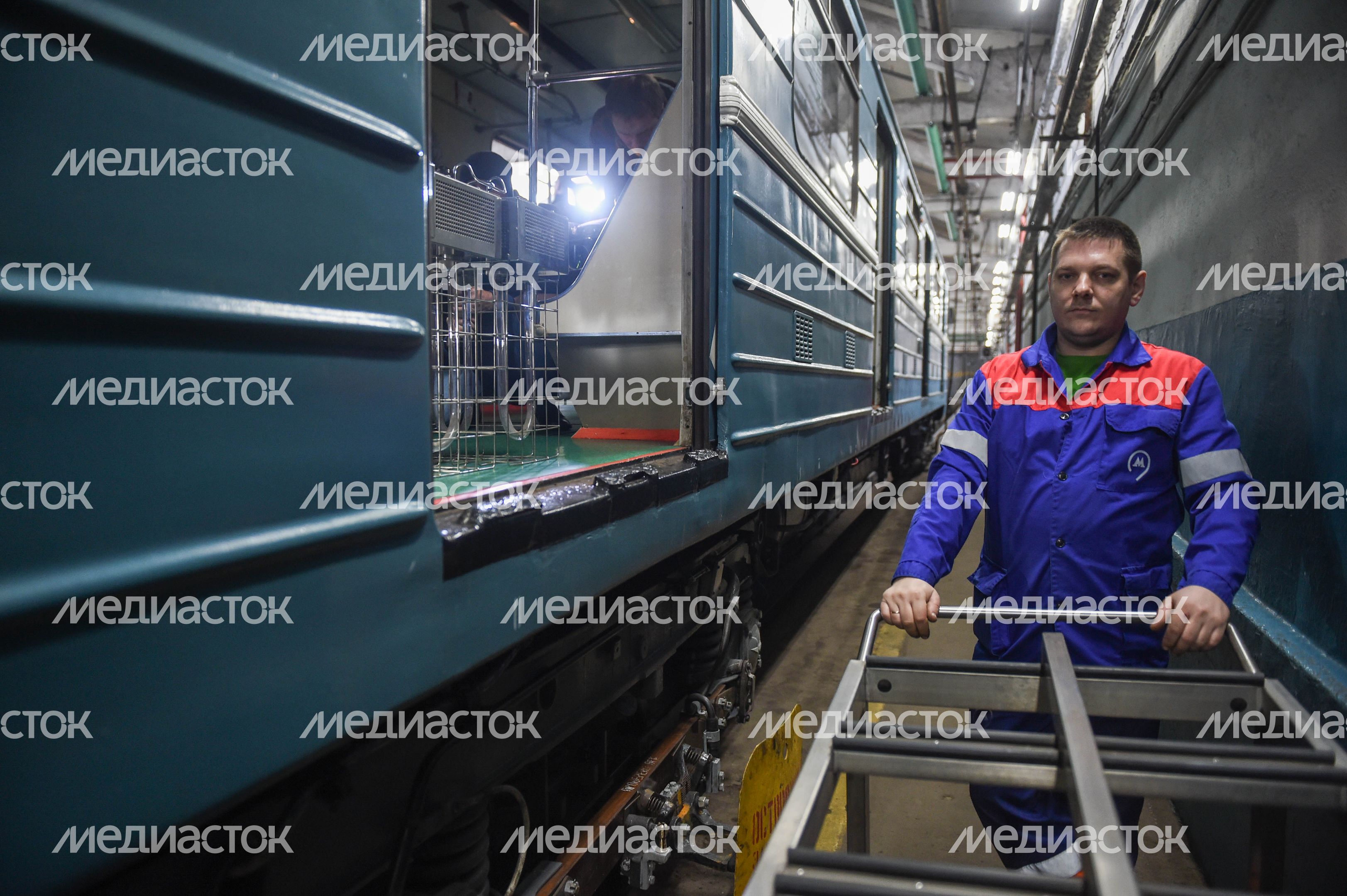 Кварцевание и мытье вагонов метро