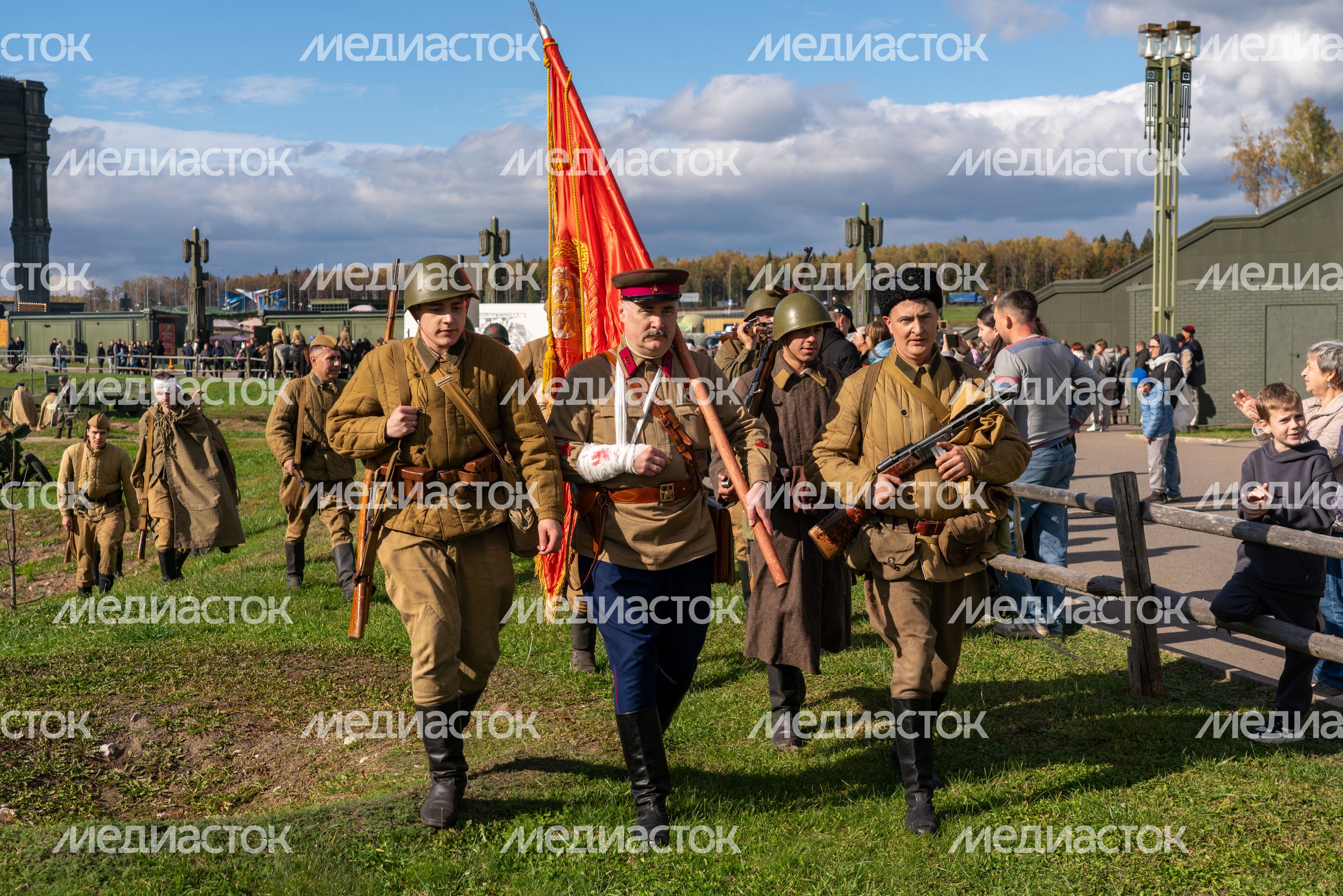 Военно-историческая реконструкция «Последний провыв. Суровая осень 41-го года» в Центральном парке «Патриот»