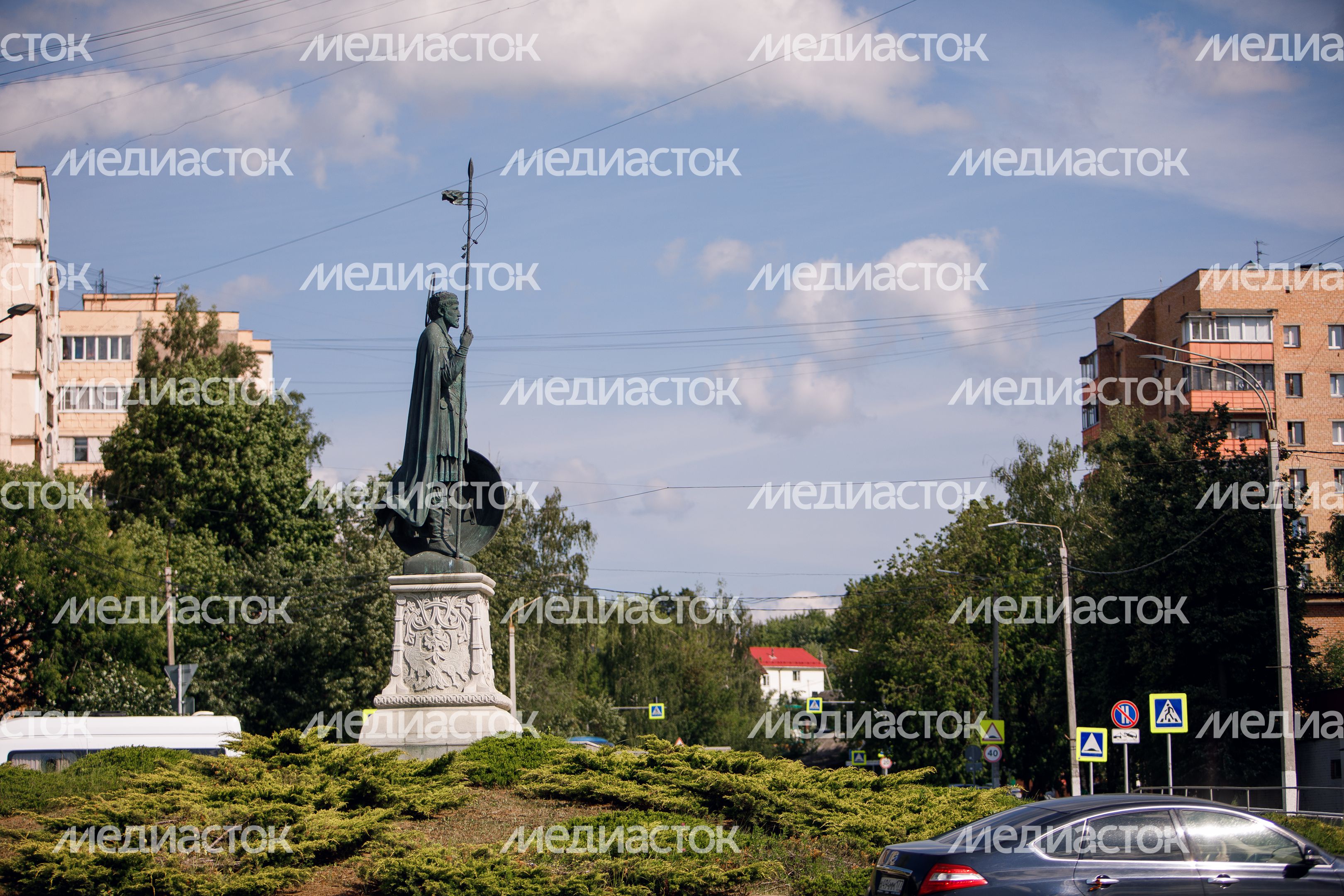 Дмитров. Памятник Дмитрию Солунскому Дмитров. Памятник Дмитрию Солунскому