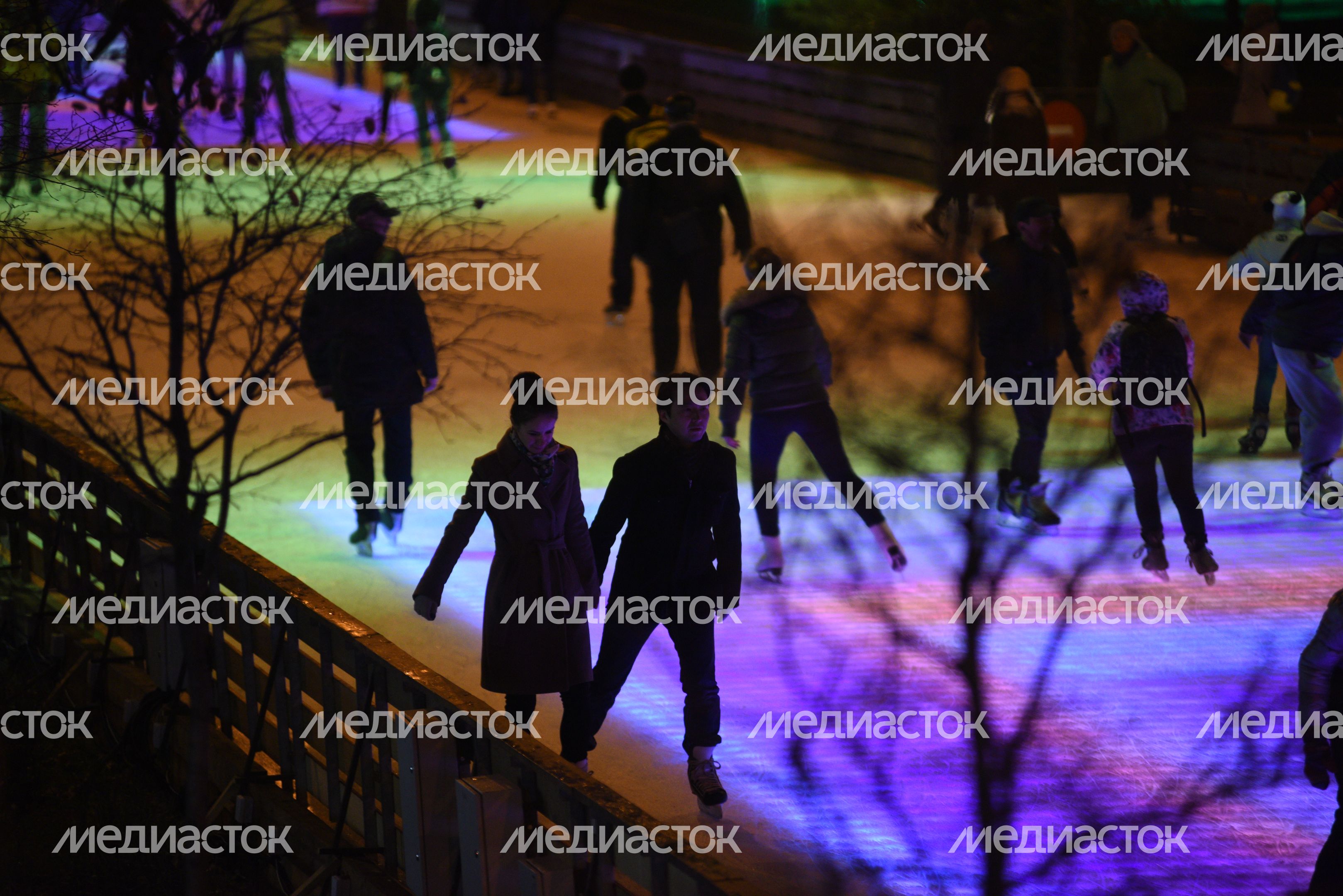Открытие катка в парке Горького в Москве