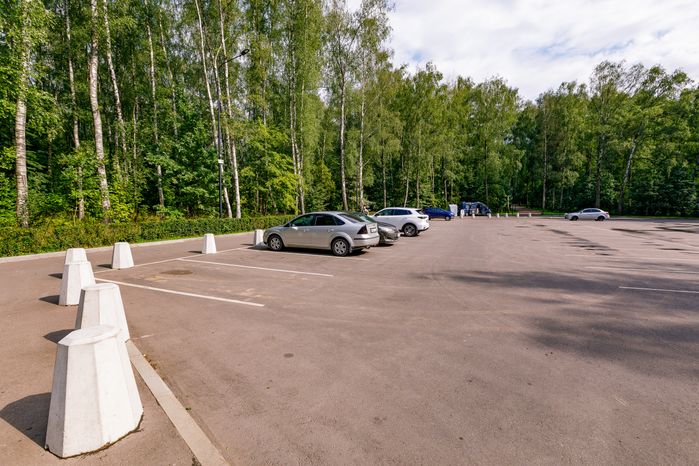 Парковка у парка «Взлет» в Домодедово