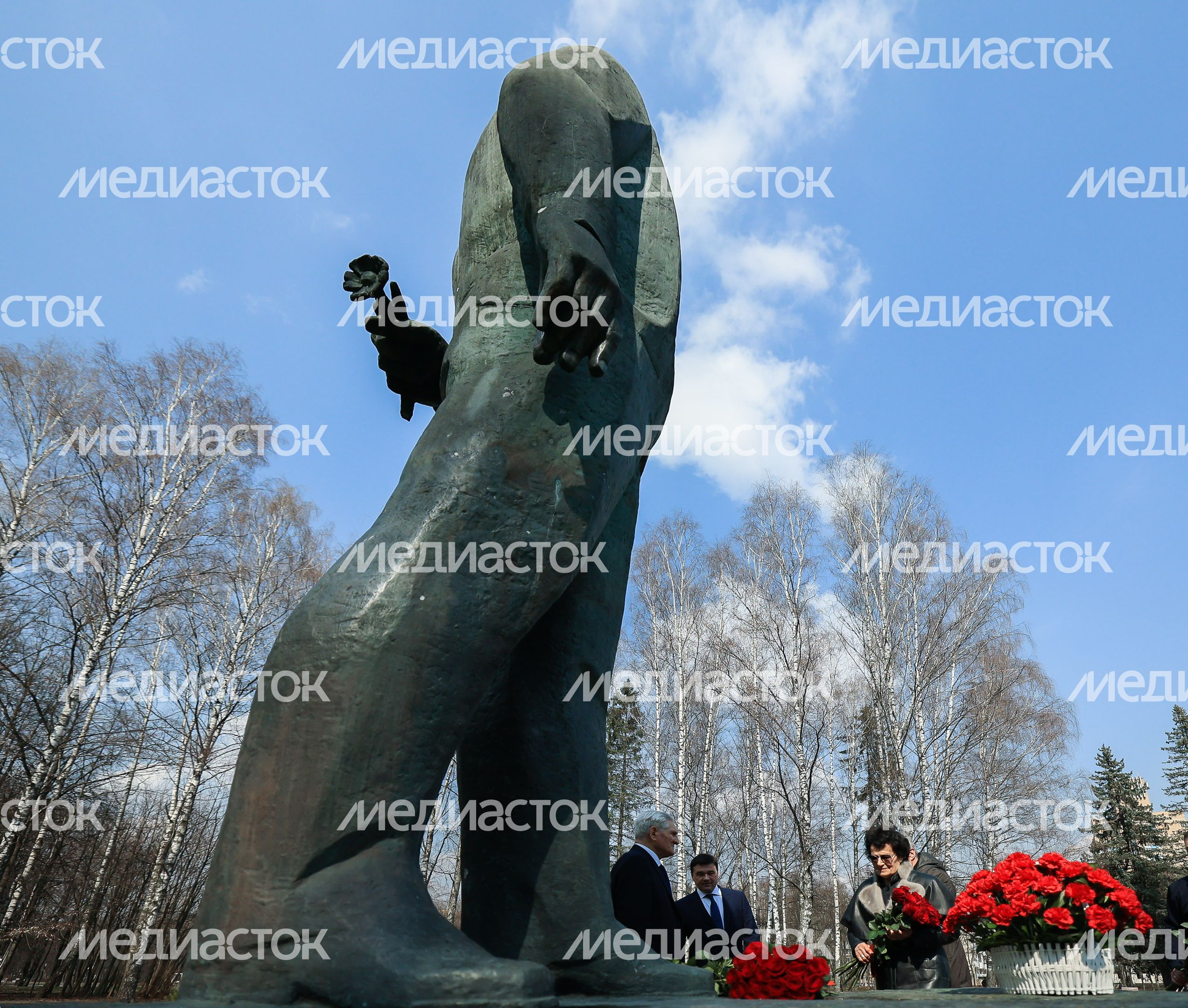 Посещение губернатором космонавта первого отряда