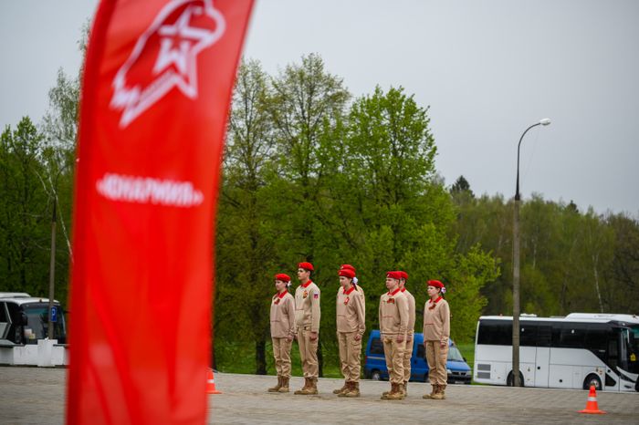 Военно-патриотическая игра «Юнармия, вперед!», посвященная Дню Победы, в Горках Ленинских