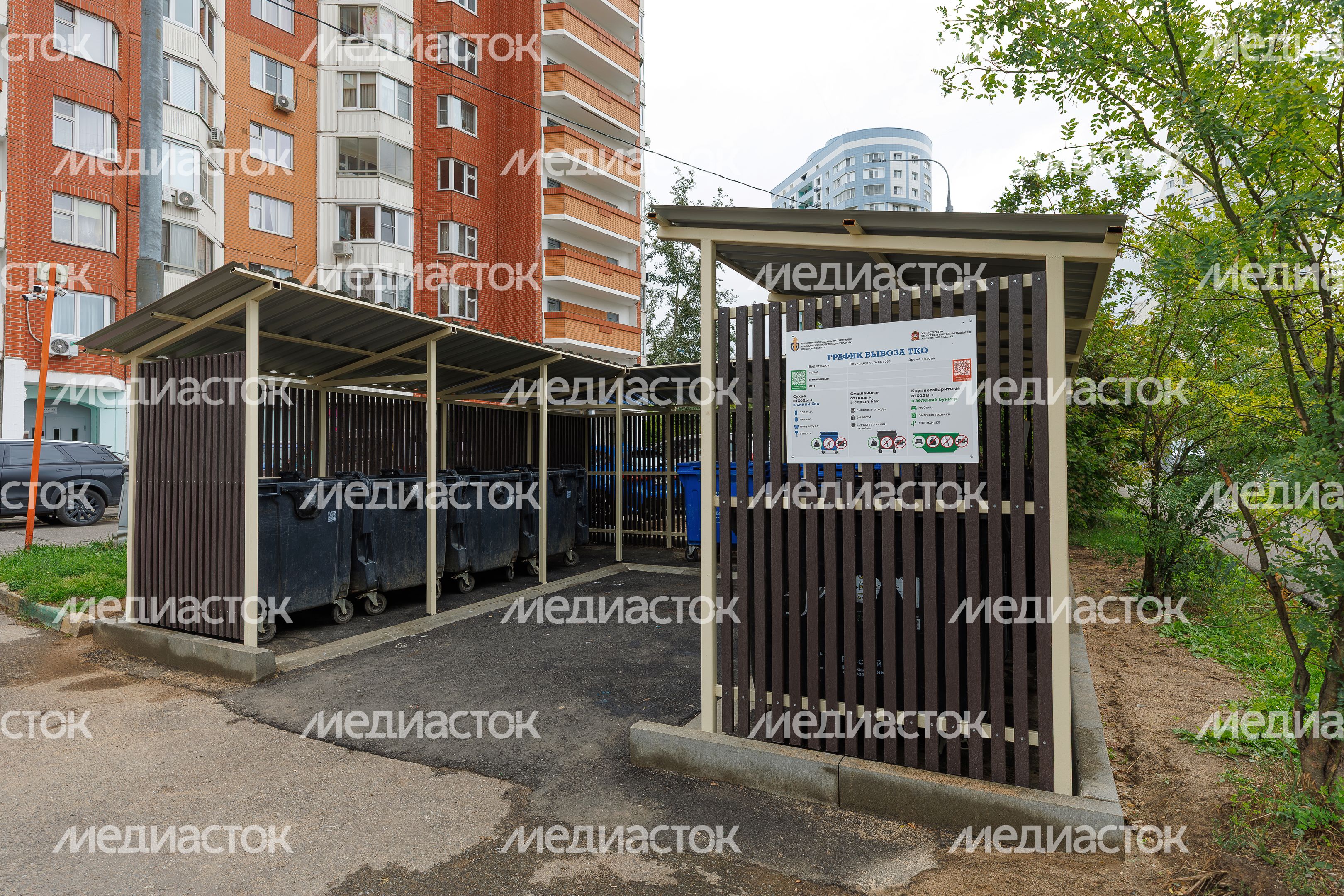 Модернизированные контейнерные площадки для мусора в Красногорске Модернизированные контейнерные площадки для мусора в Красногорске