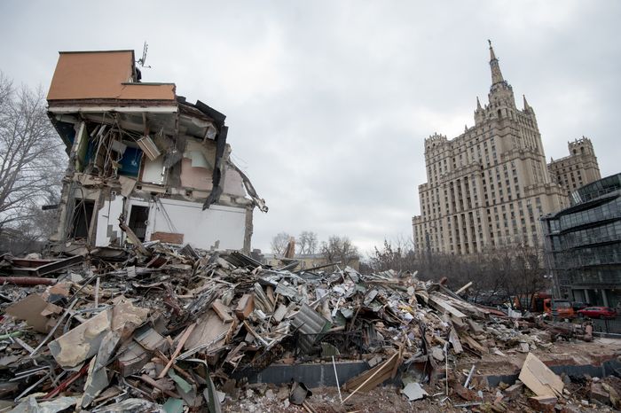 Снос самостроя у станции метро Баррикадная в Москве