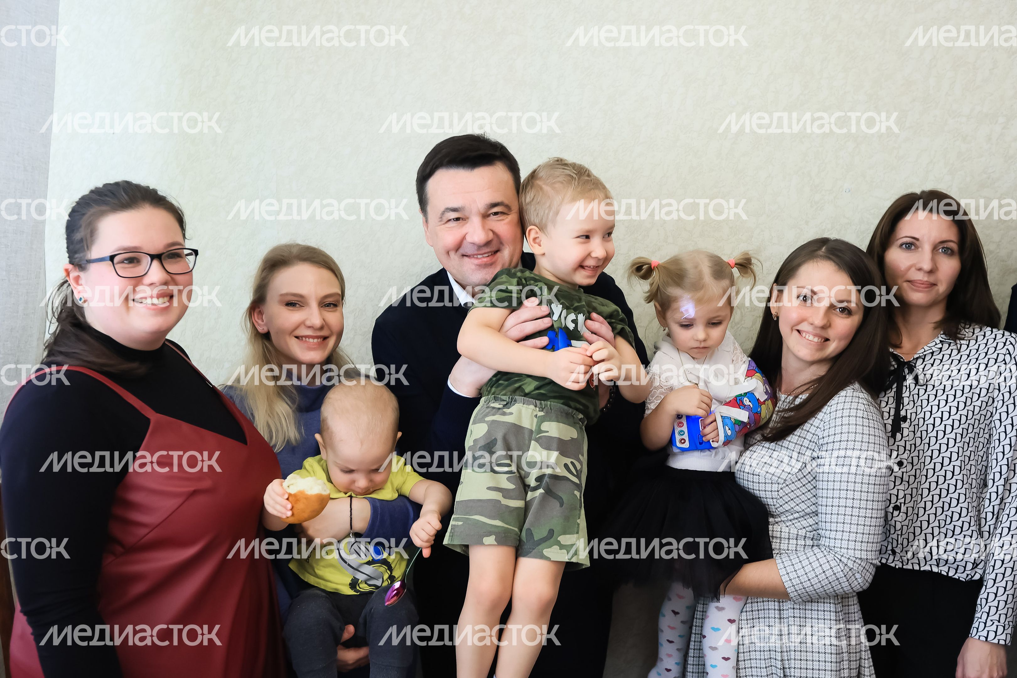 Встреча губернатора с супругами офицеров, участвующих в СВО