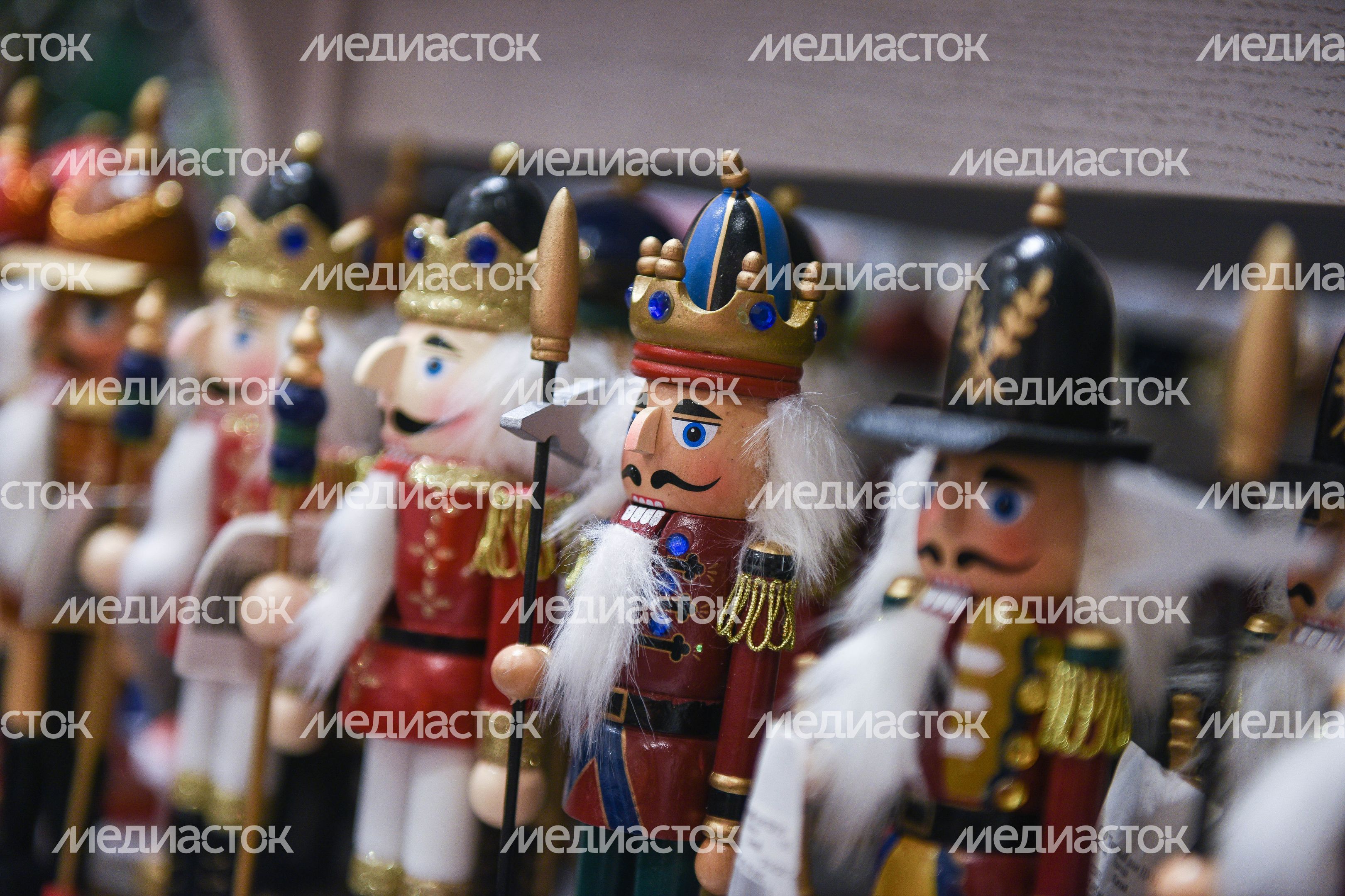 Самые яркие новогодние витрины Москвы