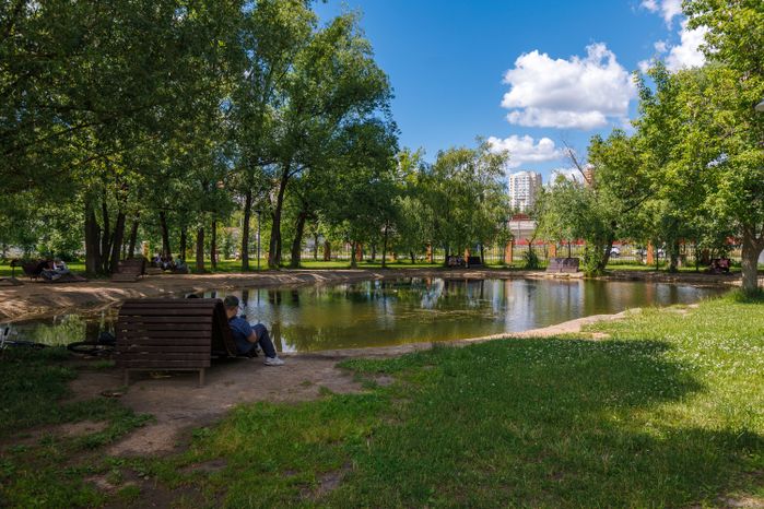 Пруд в Центральном парке Реутова летом