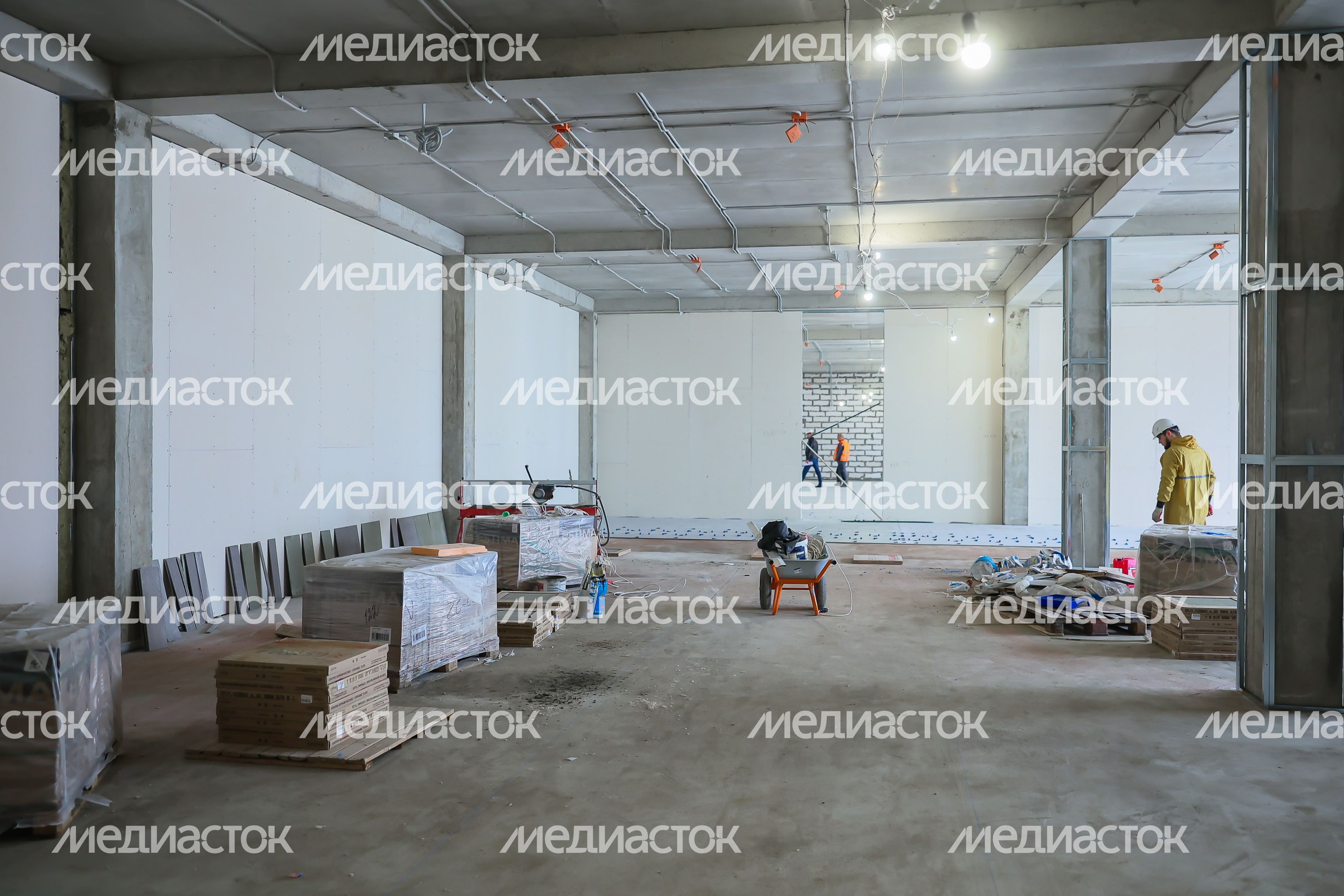 Губернатор проверил ход строительства образовательного комплекса "Авиатика" в Лобне