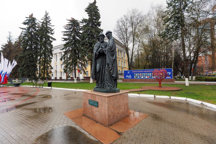 Памятник Петру и Февронии Муромским в Химках