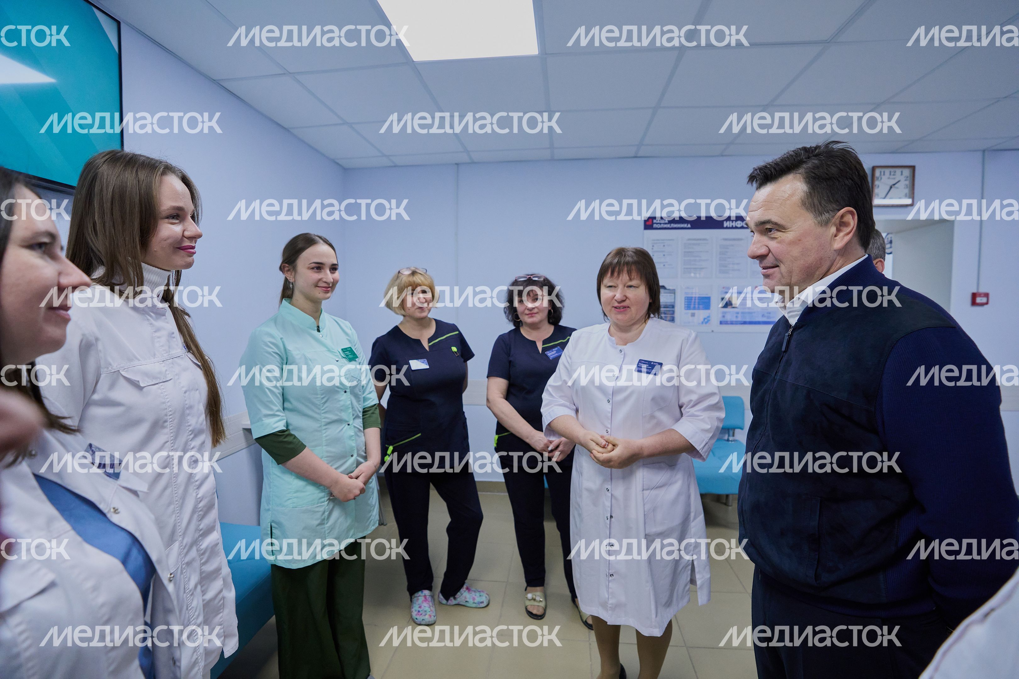 Встреча Губернатора Подмосковья с медиками поликлиники в Молодежном Встреча Губернатора Подмосковья с медиками поликлиники в Молодежном
