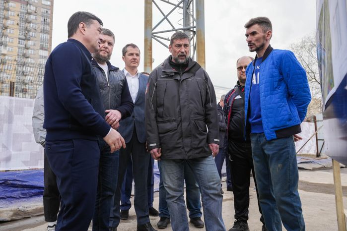 Проверка строительства пешеходного перехода в Люберцах Губернатором Подмосковья