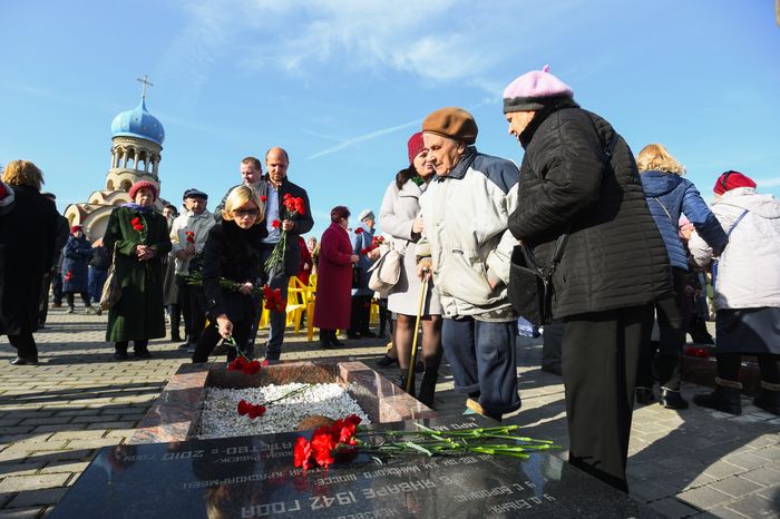 Открытие после реставрации воинского мемориала в деревне Ельня в Подмосковье