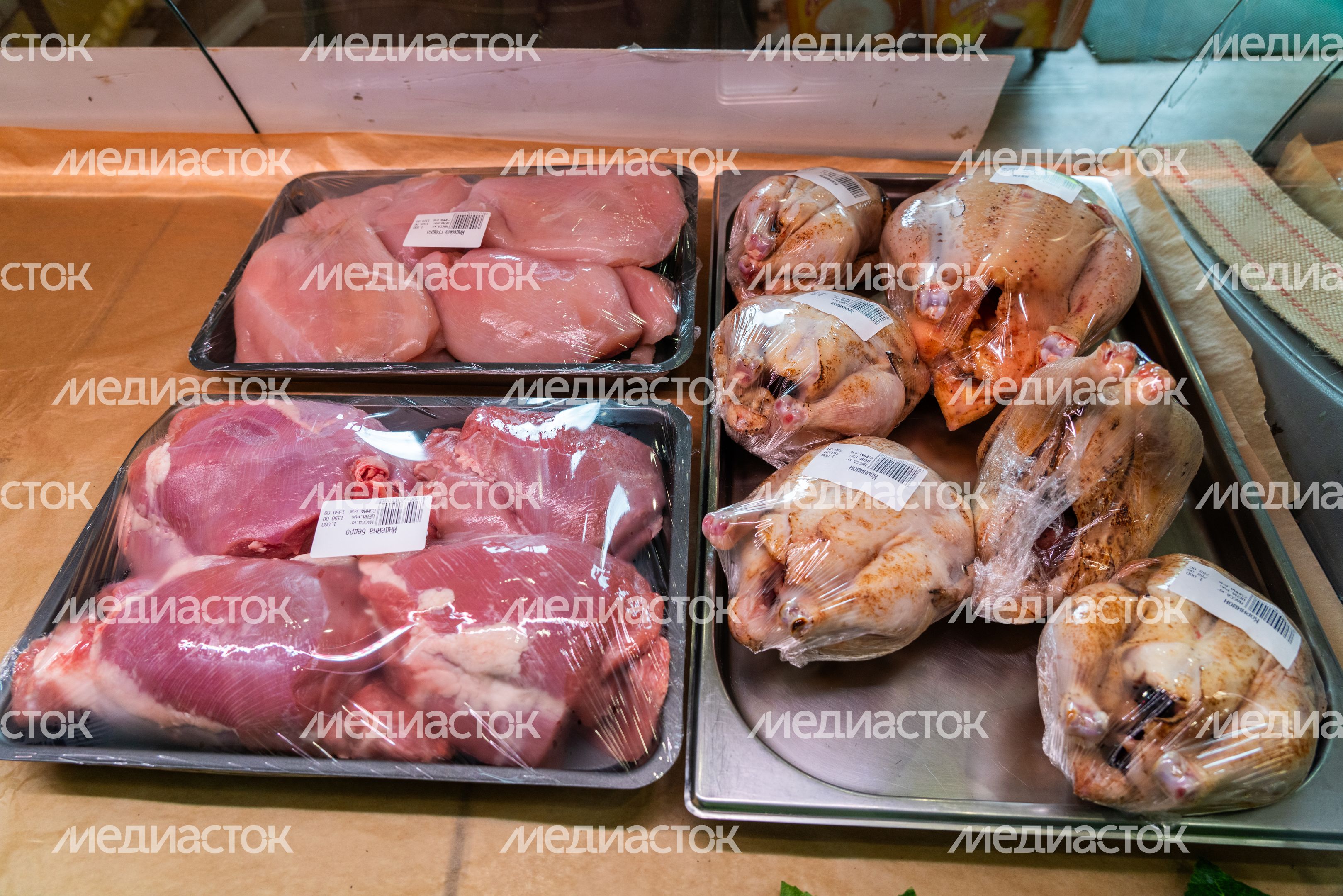 Мясо в фермерской лавке на экоферме Корневых в Истре Мясо в фермерской лавке на экоферме Корневых в Истре