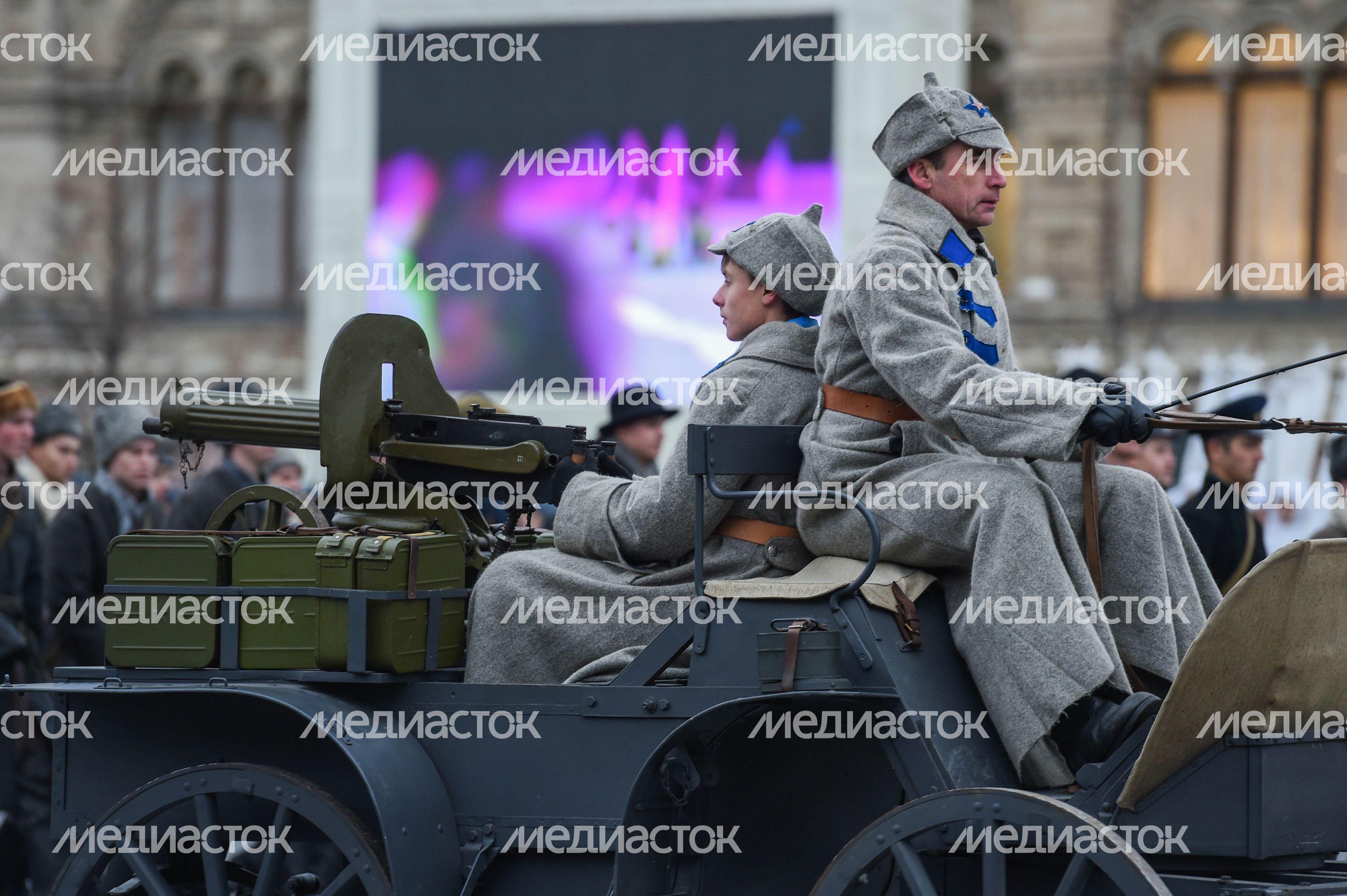 Торжественный марш в честь парада 1941 года на Красной площади в Москве