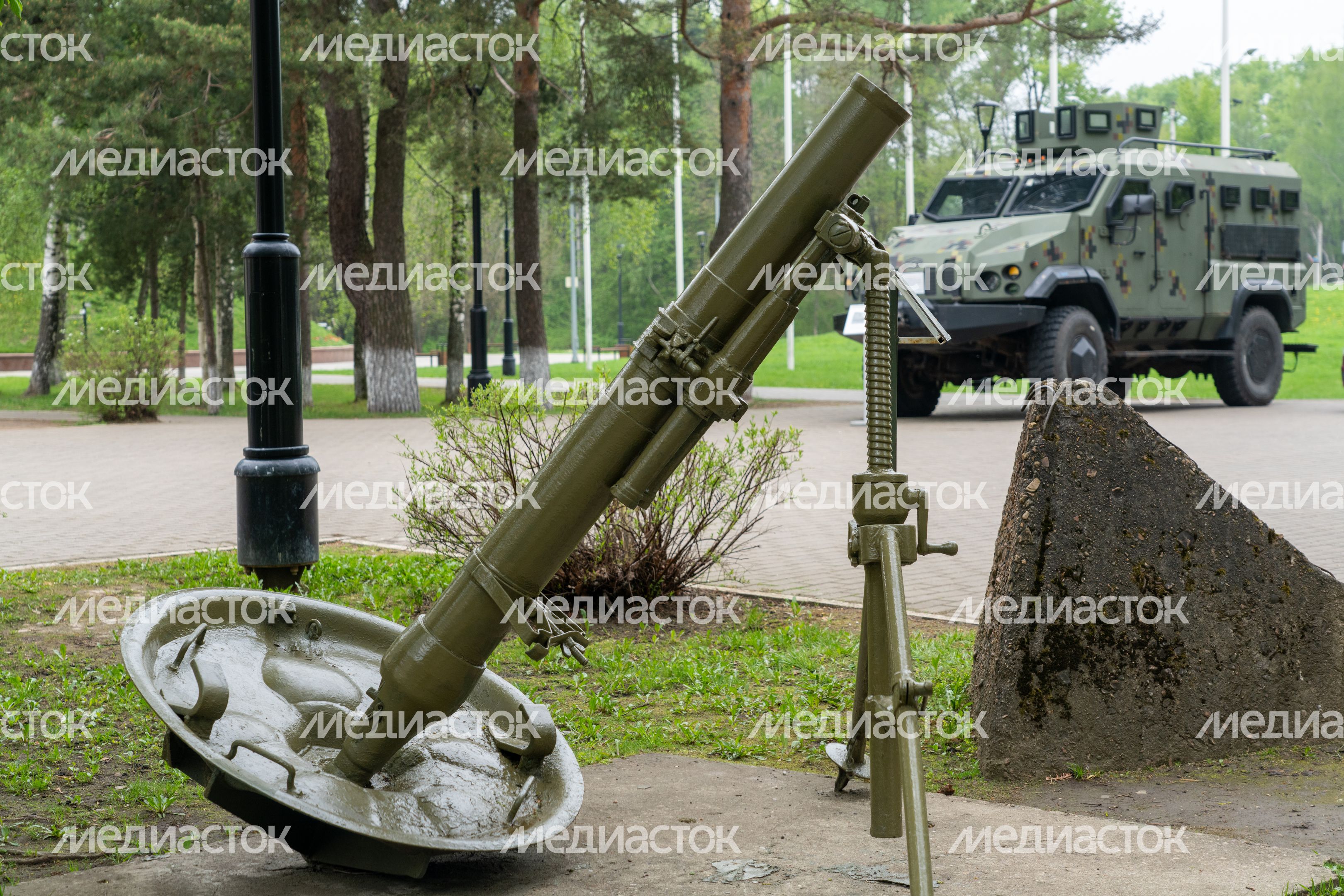 Полковой миномет ПМ-43 120 мм у Ленино-Снегиревского военно-исторического музея в Ленино округа Истра Полковой миномет ПМ-43 120 мм у Ленино-Снегиревского военно-исторического музея в Ленино округа Истра