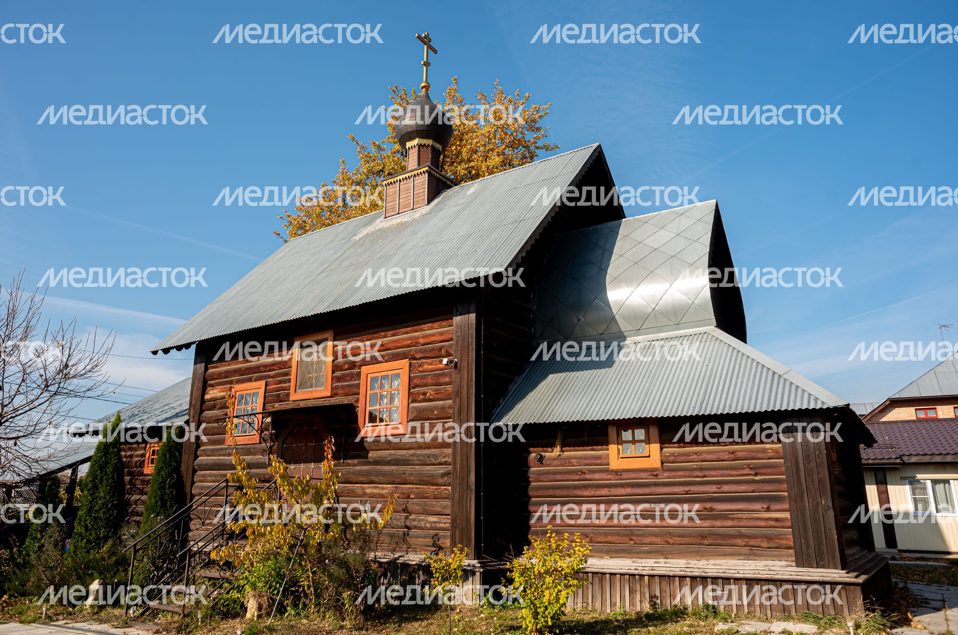 Осенние виды Церкви Иоанна Златоуста в Козино