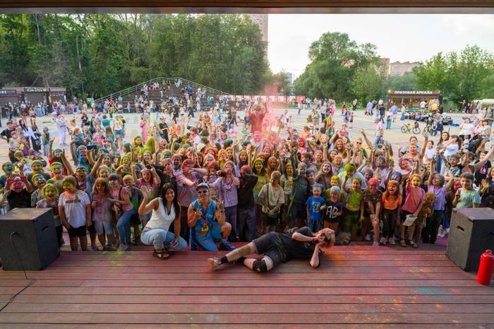 Фестиваль красок Holi Dance в Наташинском парке в Люберцах