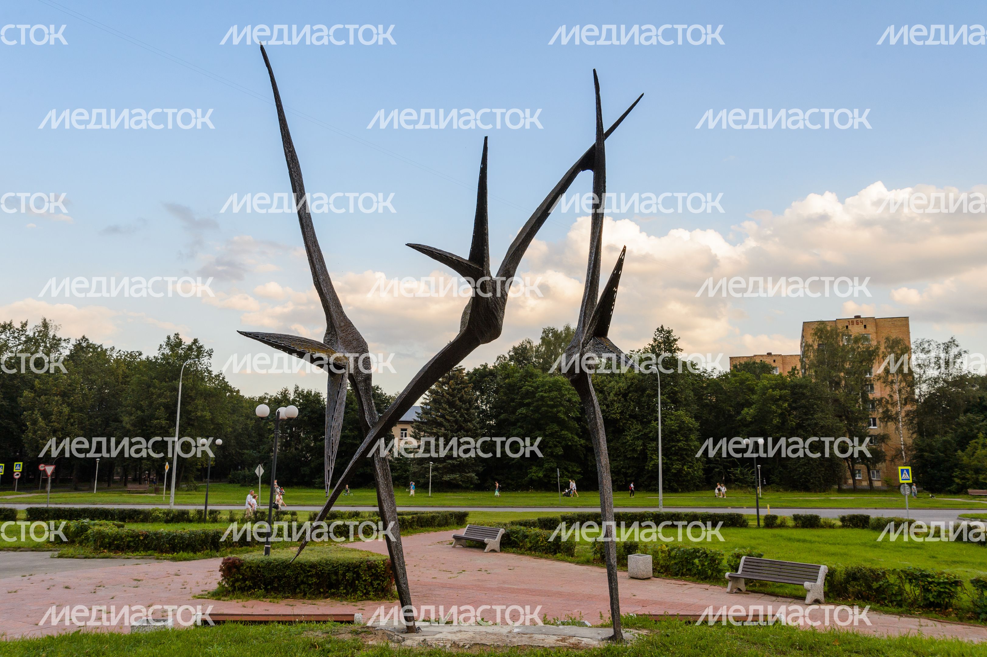 Черноголовка. Скульптура «Стрижи» Черноголовка. Скульптура «Стрижи»