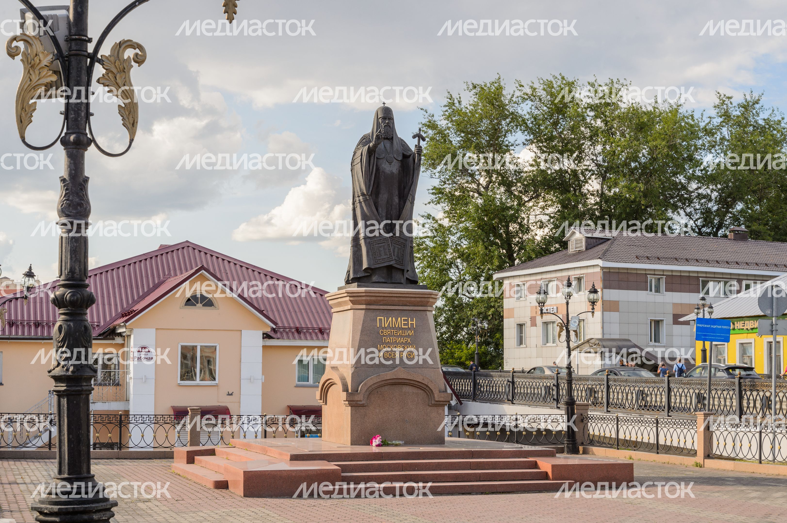 Памятник Патриарху Пимену Памятник Патриарху Пимену