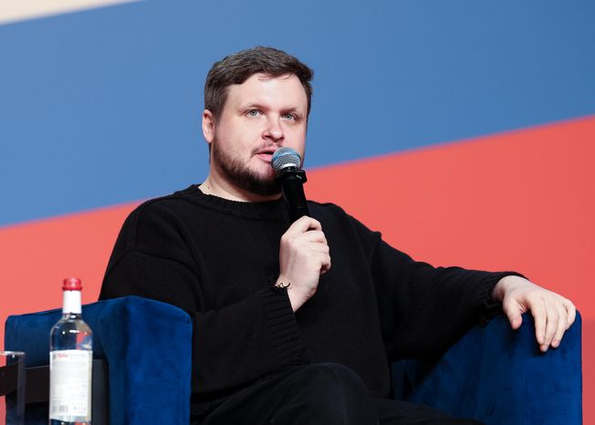Пранкеры Вован и Лексус выступают перед гостями форума "На государственной службе"