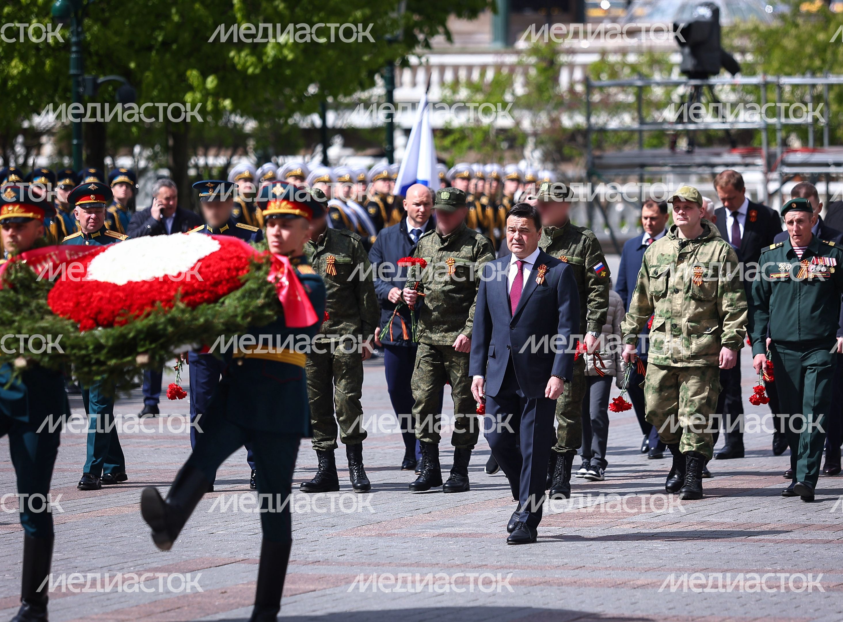 Возложение губернатором венка к Могиле Неизвестного Солдата