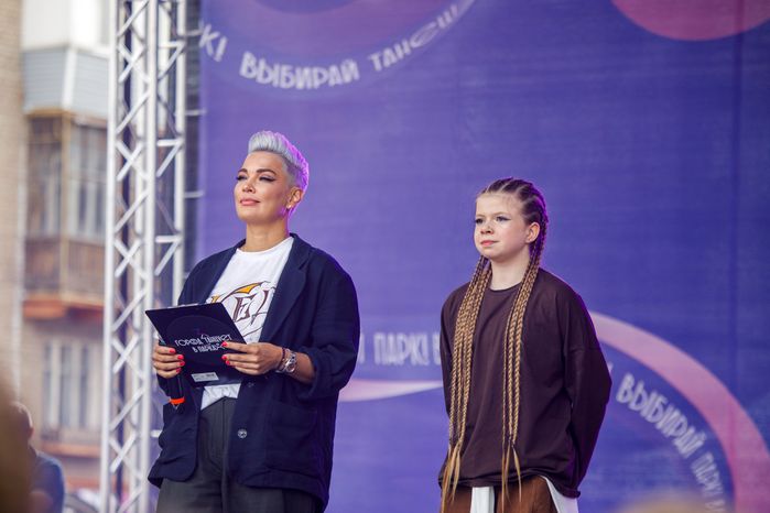 Телеведущая Юлия Костюшкина стала ведущей нового сезона проекта «Город танцует в парках» в Королеве