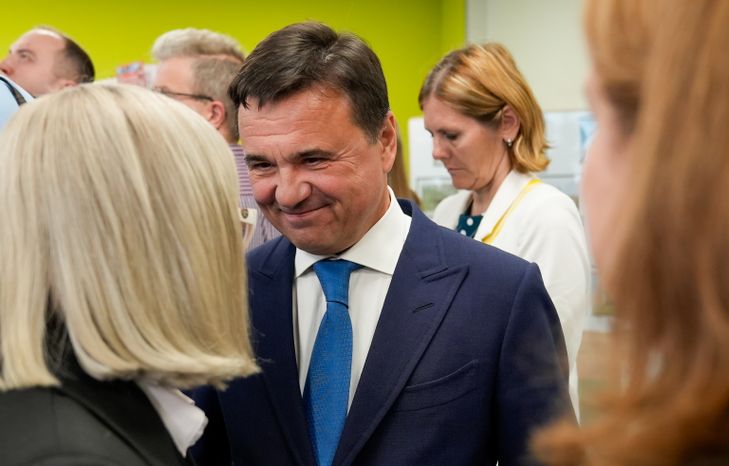 Андрей Воробьев поздравил с Днем знаний учеников и педагогов "Орбиты"