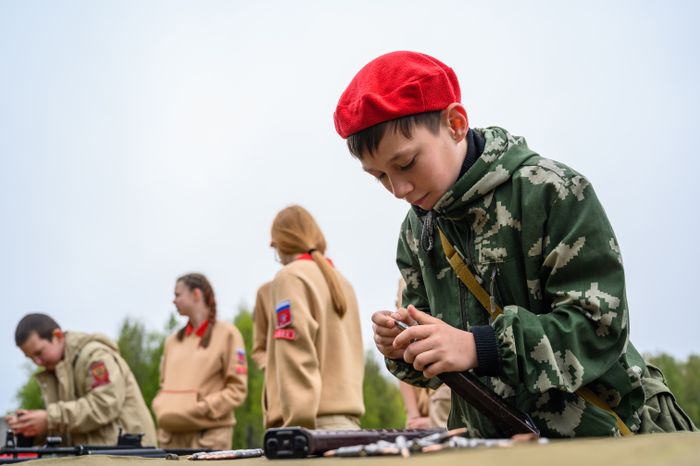 Военно-патриотическая игра «Юнармия, вперед!», посвященная Дню Победы, в Горках Ленинских
