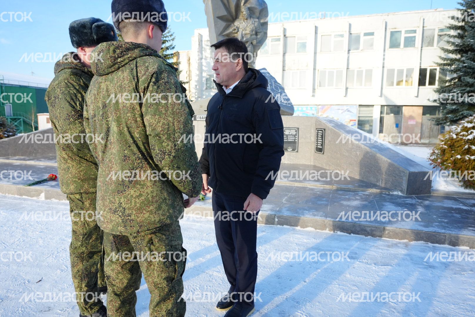 Возложение цветов к мемориалу погибших десантников Губернатором Подмосковья