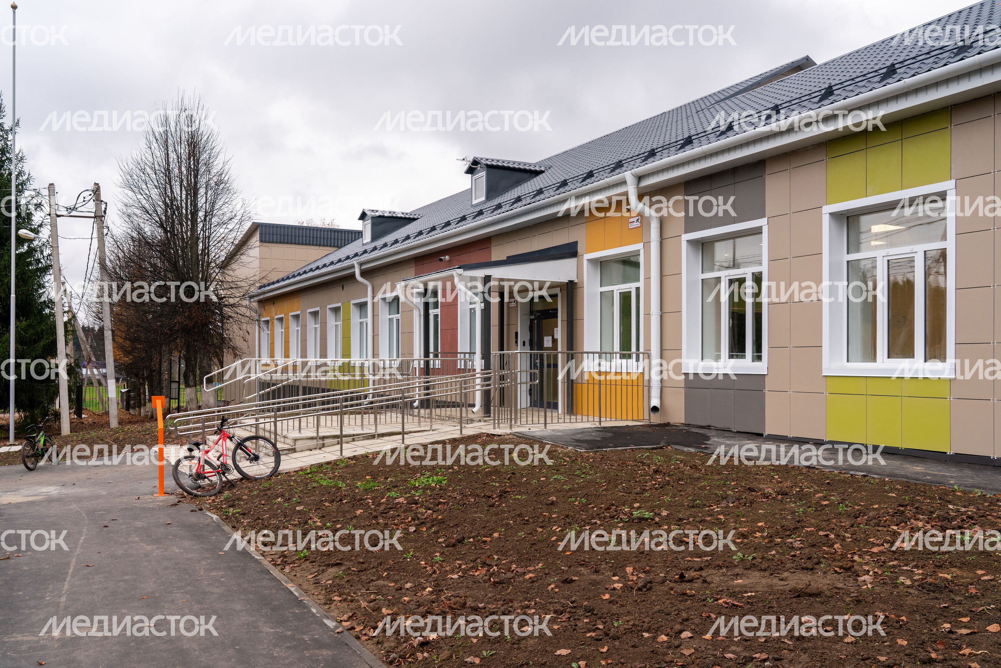 Средняя школа «Перспектива» после капитального ремонта в поселке Колычево Можайского округа