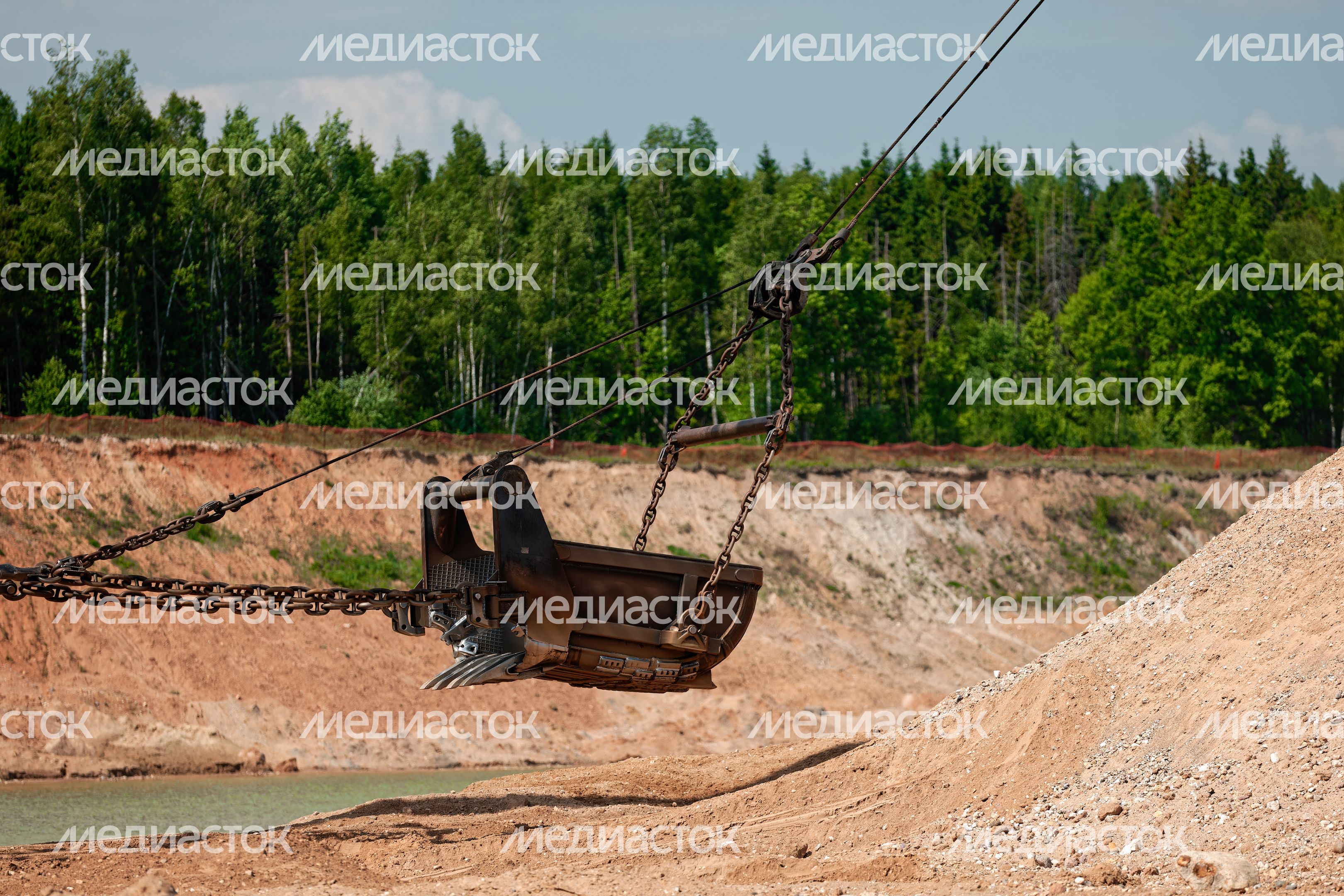 Добыча песка и щебня в Богаевском карьере у деревни Орешки Рузского округа Добыча песка и щебня в Богаевском карьере у деревни Орешки Рузского округа