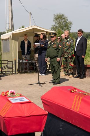 Перезахоронение солдат ВОВ в деревне Ельня