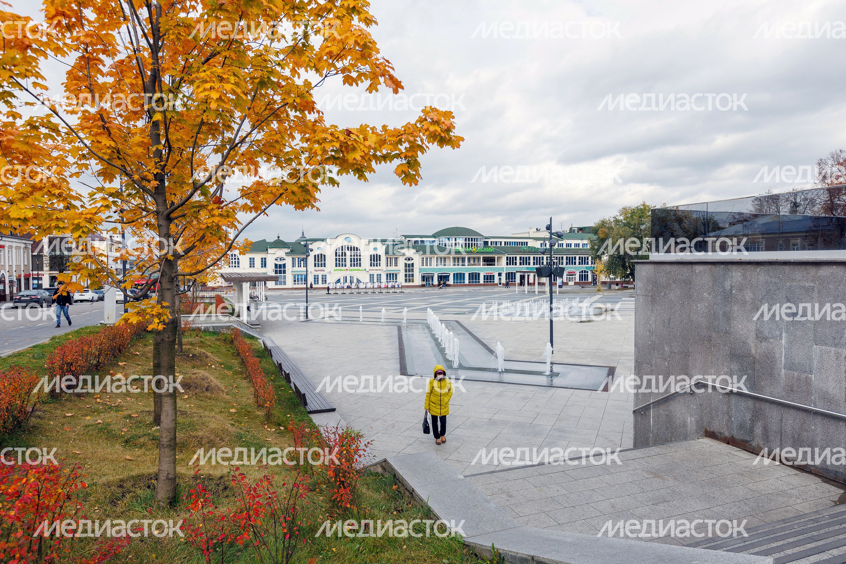 Фонтанная площадь в городе Ногинске осенью