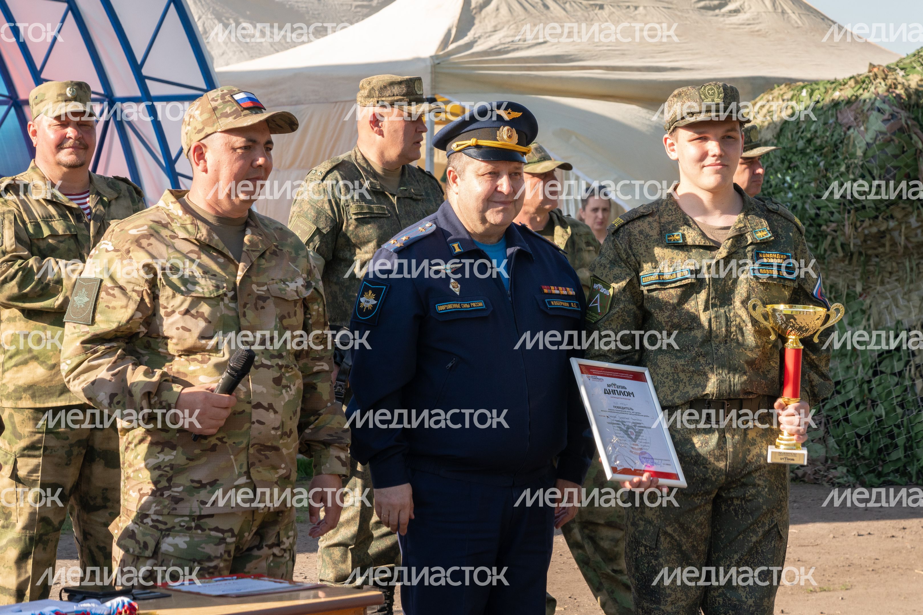 Военно-техническая игра "Арт-дуэль-2024" на аэродроме Волосово Военно-техническая игра "Арт-дуэль-2024" на аэродроме Волосово