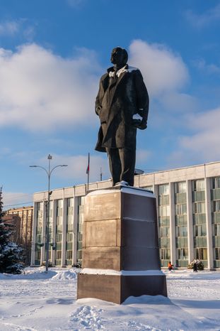 Памятник В.И. Ленину на центральной площади Одинцово