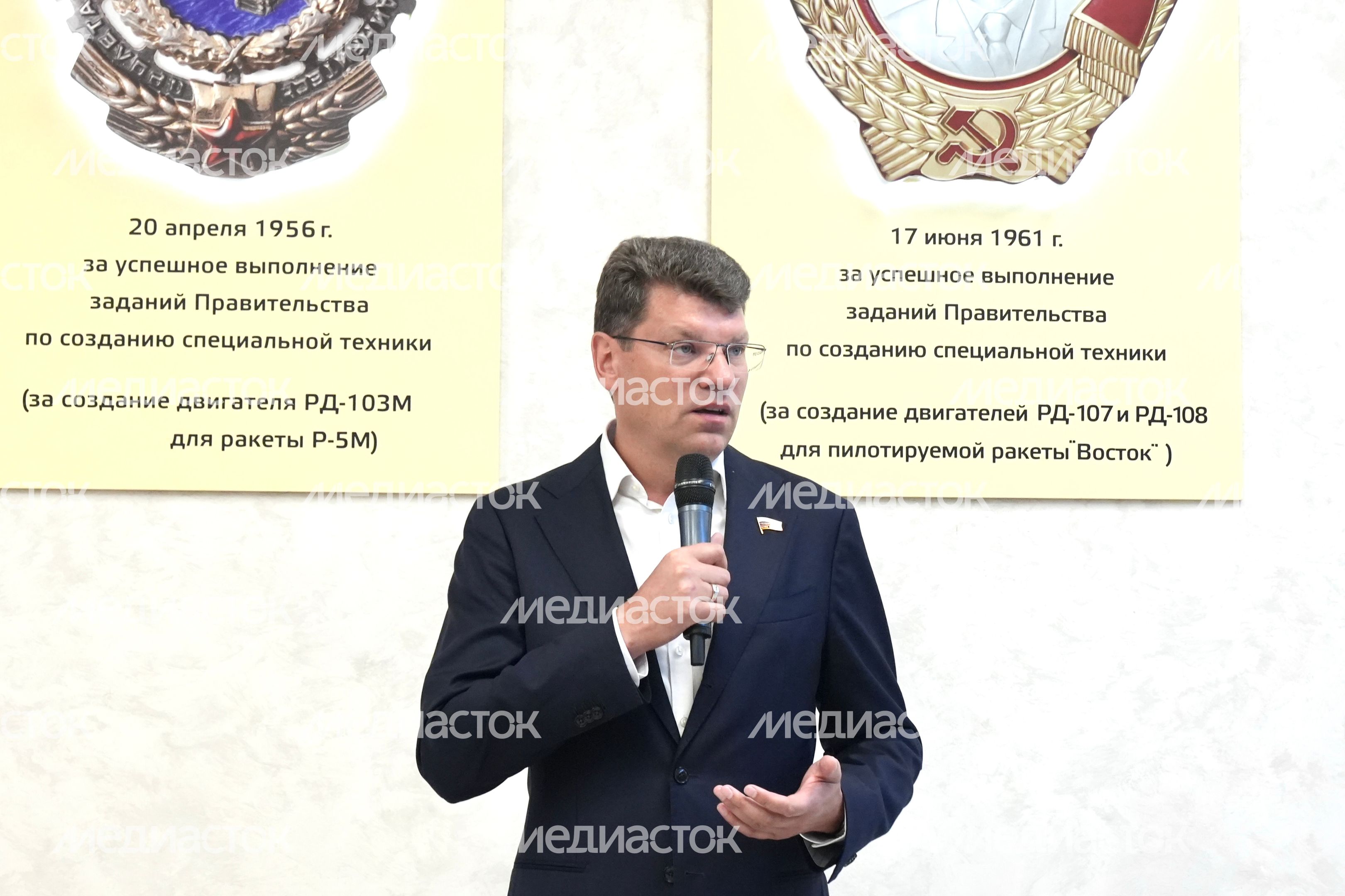 Денис Кравченко наградил лучших сотрудников "НПО Энергомаш им. академика В.П. Глушко"