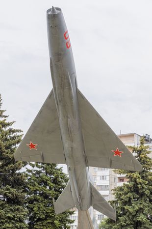 Памятник МиГ-21Ф-13