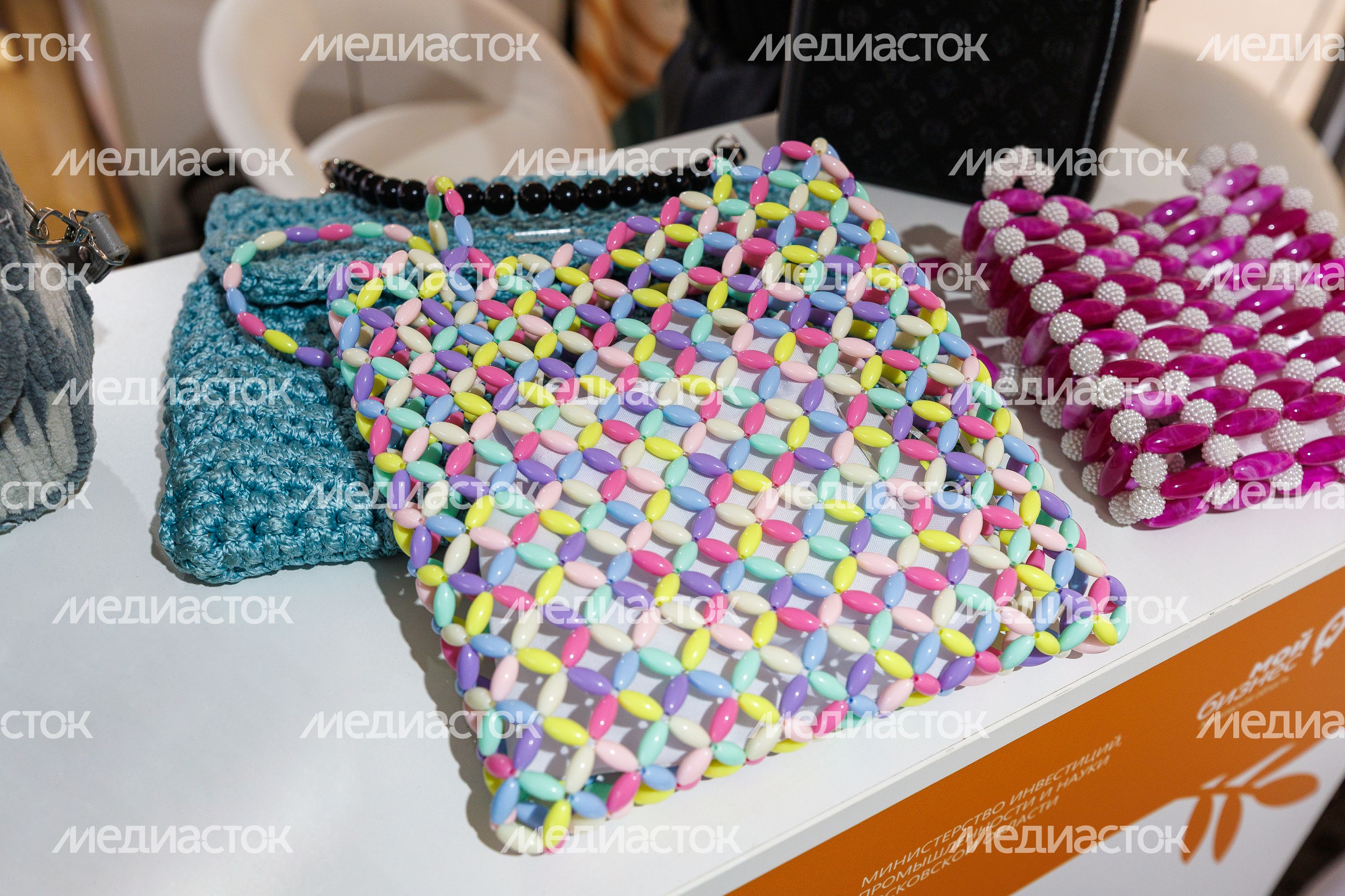 Изделия ручной работы местных мастеров на ярмарке подмосковных брендов «100% Подмосковье. Встречаем осень» Изделия ручной работы местных мастеров на ярмарке подмосковных брендов «100% Подмосковье. Встречаем осень»