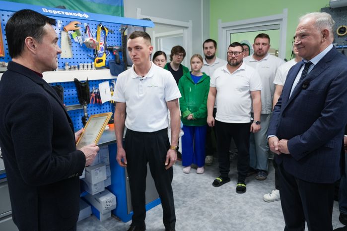 Андрей Воробьев посетил Центр протезирования и реабилитации "Исток-Орто" во Фрязино