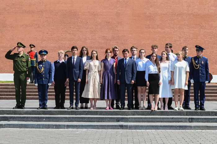 Возложение Губернатором Подмосковья цветов к Могиле Неизвестного Солдата в Александровском саду