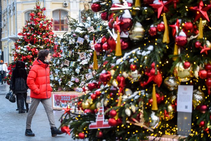 Открытие выставки дизайнерских елок на Кузнецком мосту