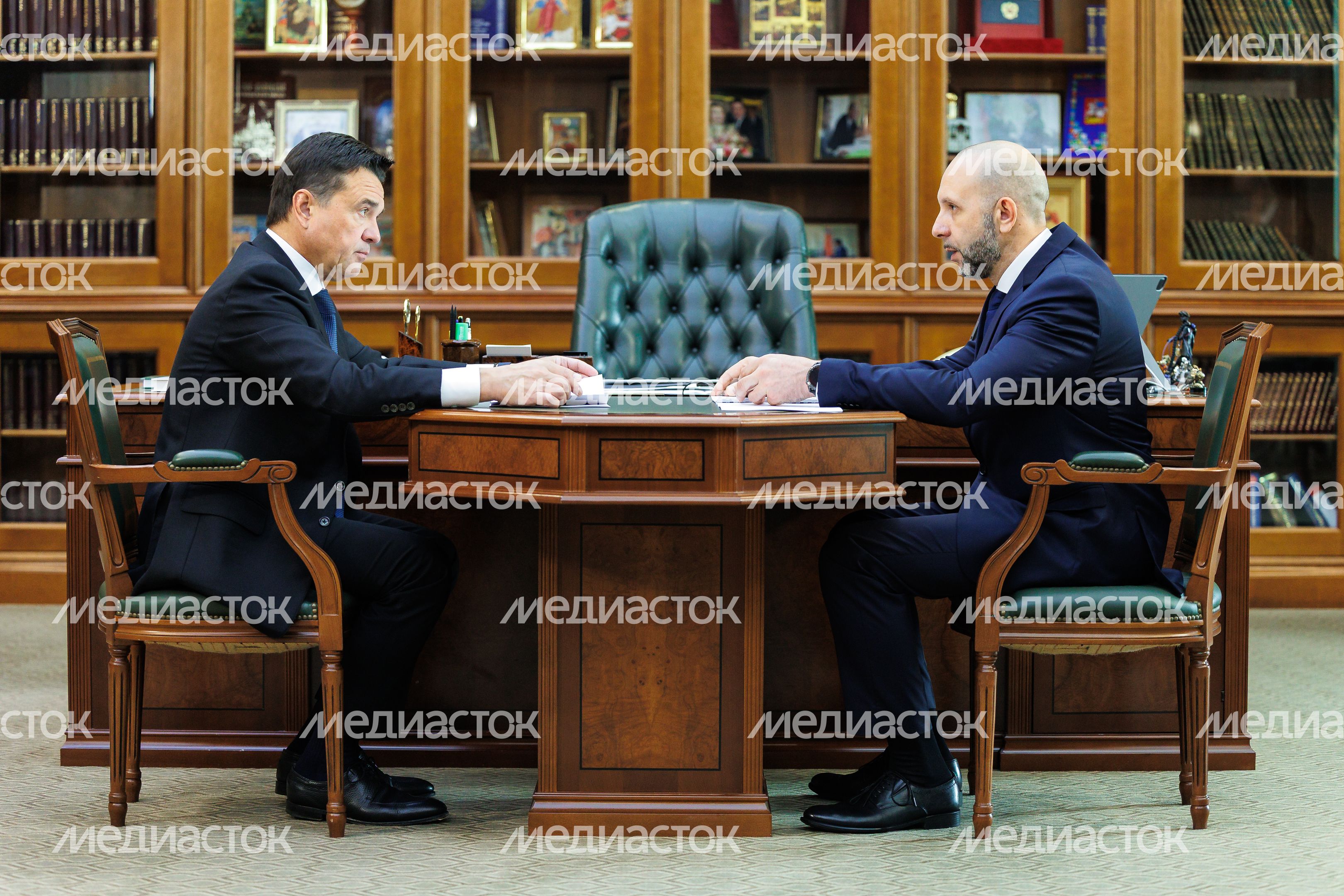 Рабочая встреча Андрея Воробьева с главой Орехово-Зуевского округа Русланом Заголовацким Рабочая встреча Андрея Воробьева с главой Орехово-Зуевского округа Русланом Заголовацким