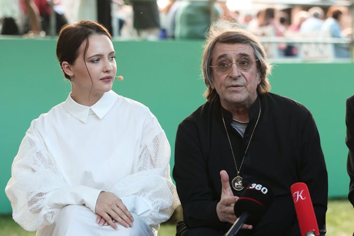 Юлия Хлынина и Юрий Башмет перед началом спектакля